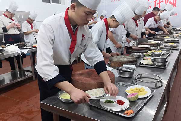 保定虎振厨师学校多少钱