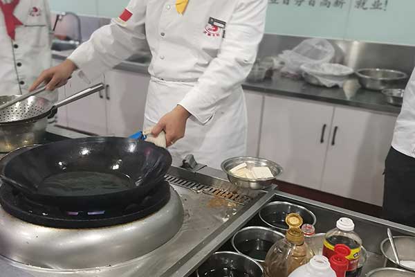 河北保定虎振厨师技校地址