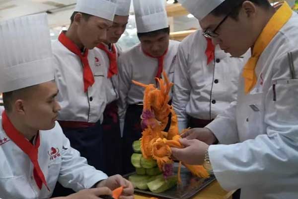 保定虎振厨师技校一年学费多少钱