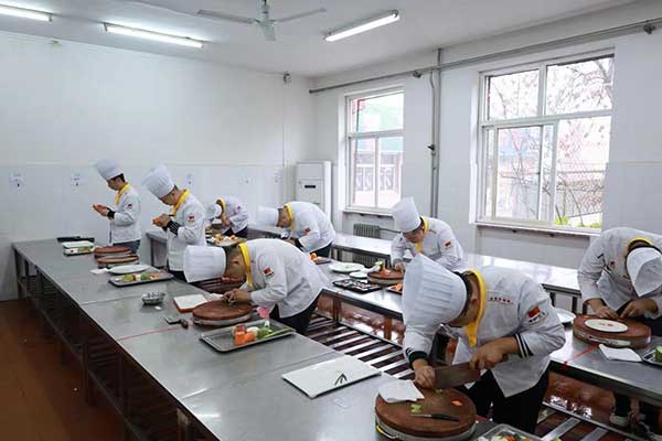 保定虎振技校招生电话