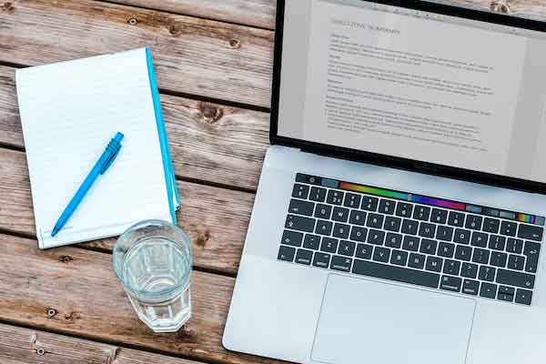 �Ϸ���Ṥ���߿�����ѵ�����ĸ���