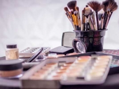 ��̨���滯ױ��ѵ�ļҺ�/