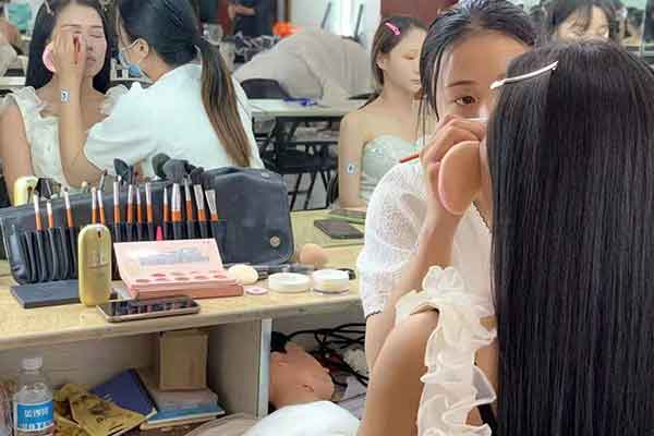 邢台媚思嘉化妆学费