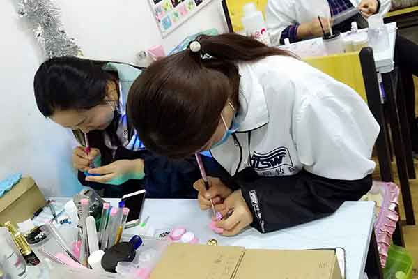 沈阳美甲美睫培训班多少钱