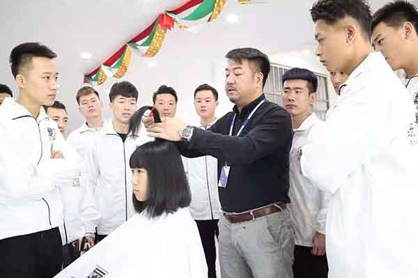 沈阳美发培训速成班要多久?