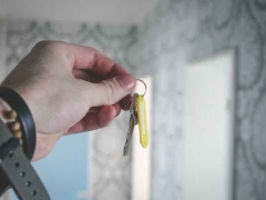 �Ƹ���ҵ�����ʸ�֤��ô��/