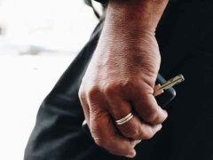 ������ҵ�����ʸ�֤��ô��/