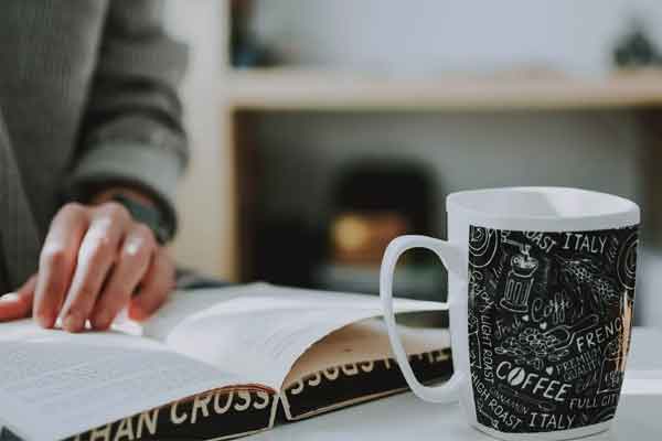 中国香港出国留学中介费用