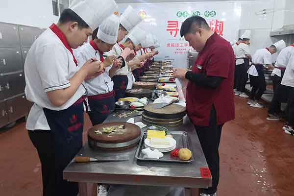 保定虎振厨师学校在哪里