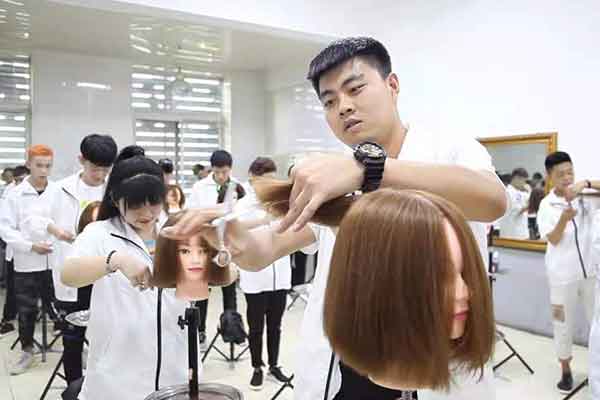沈阳学理发去哪个学校
