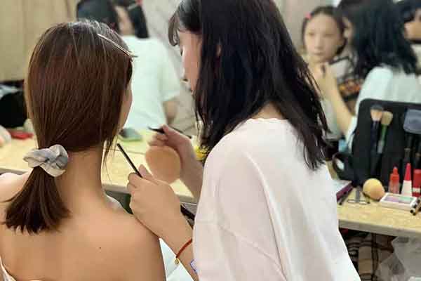 邢台学美容美甲化妆培训哪里好