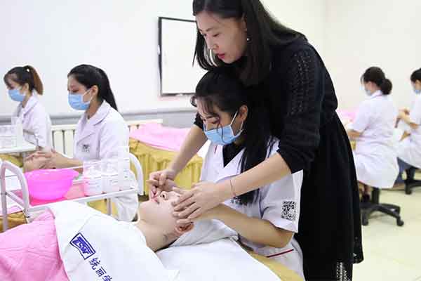 ������ͳ������������ѵѧУ��ַ