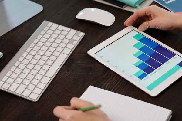 ��ɽ�м�����ʦ���ﱨ�����ԣ�