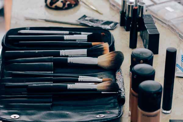 ����ѧ��ױ��ѧУ����