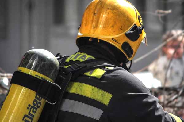 ������֤����Ǯ ��ô�շѵ�