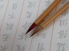 �Ͼ��غ���ͬ��ѵѧУ�ڱ���ô��������������/