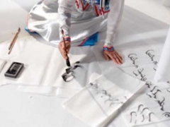 �����غ���ͬ��ѵѧУ�ڱ���ô��������������/