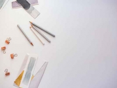 �����غ���ͬ��ѵѧУ�ڱ���ô��������������/